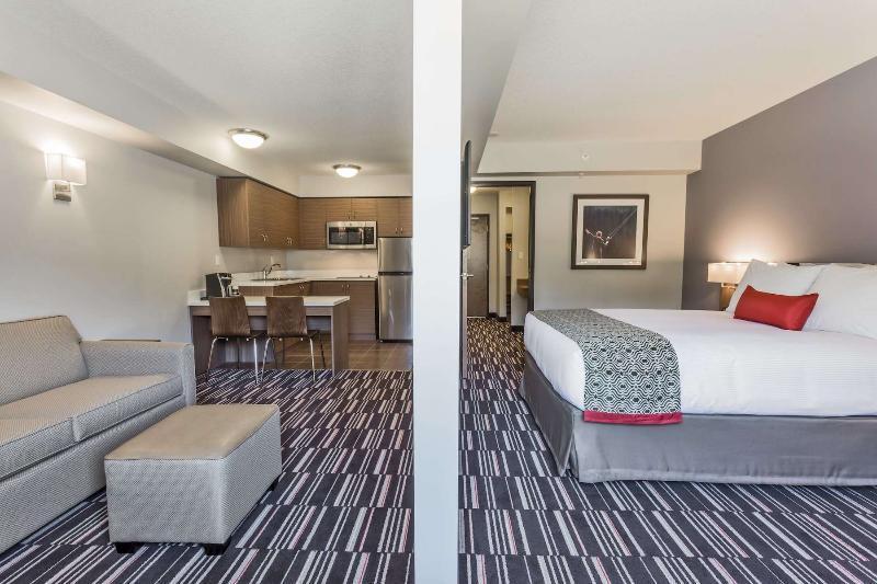 Microtel Inn & Suites By Wyndham Oyster Bay Ladysmith Exterior photo
