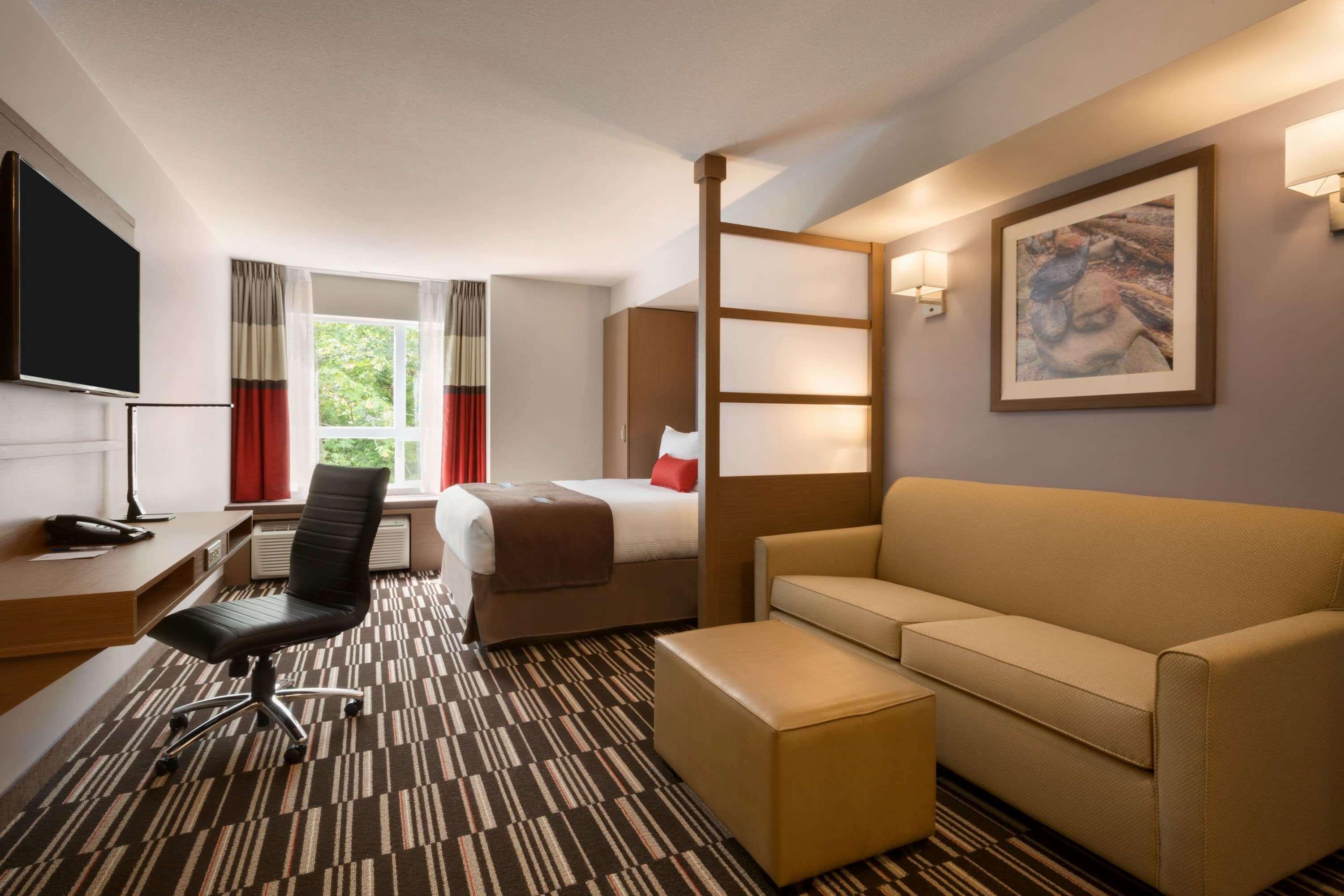 Microtel Inn & Suites By Wyndham Oyster Bay Ladysmith Exterior photo