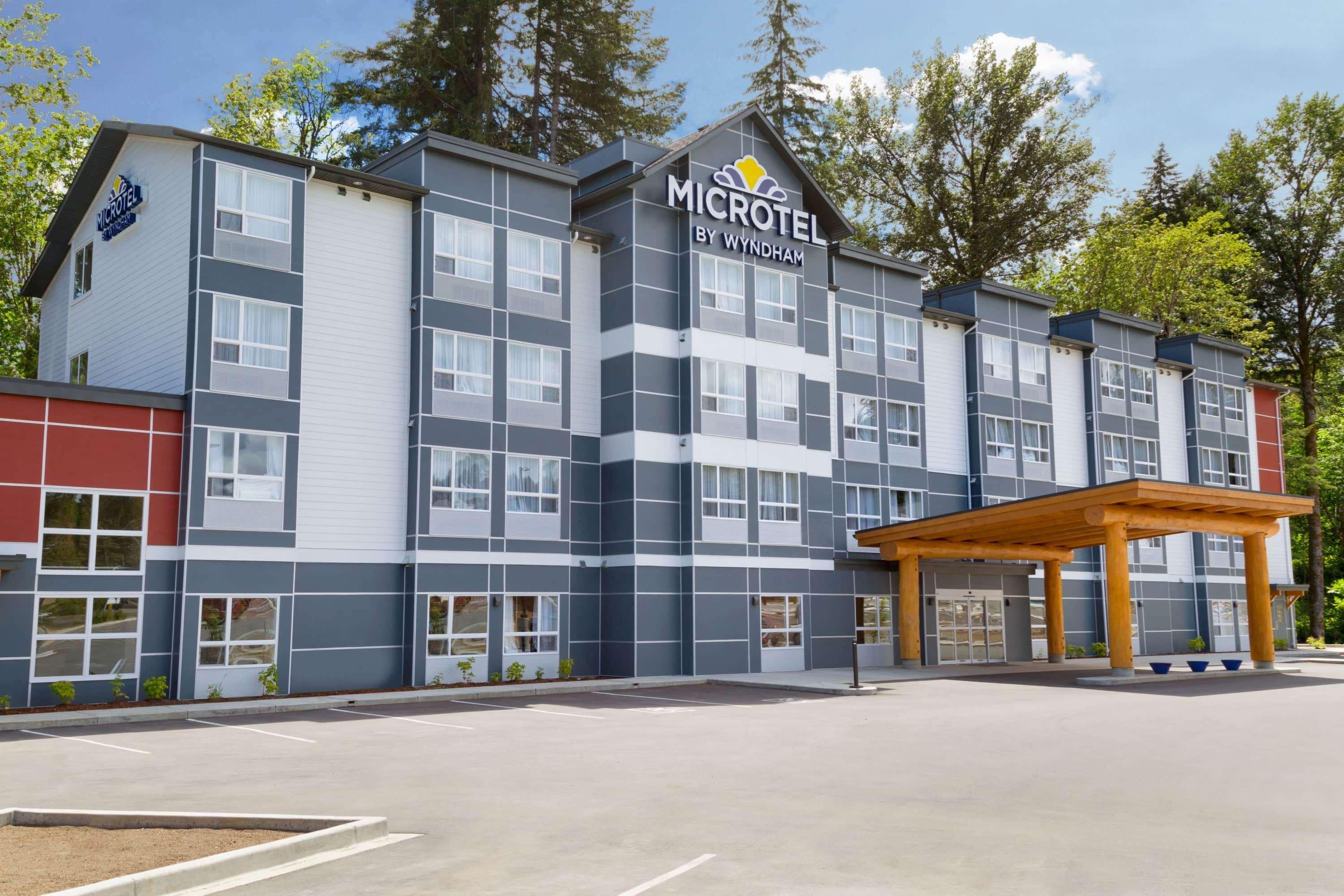 Microtel Inn & Suites By Wyndham Oyster Bay Ladysmith Exterior photo