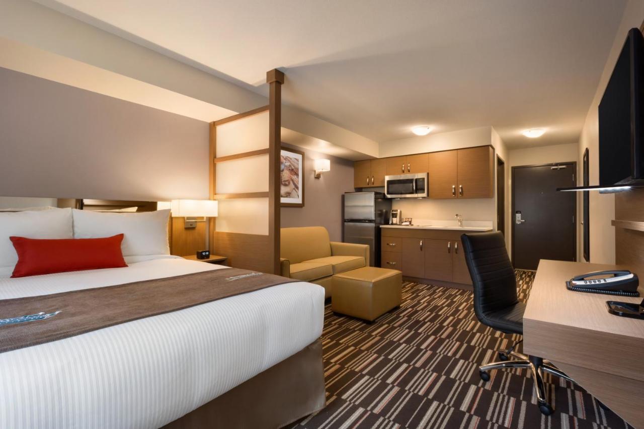 Microtel Inn & Suites By Wyndham Oyster Bay Ladysmith Exterior photo
